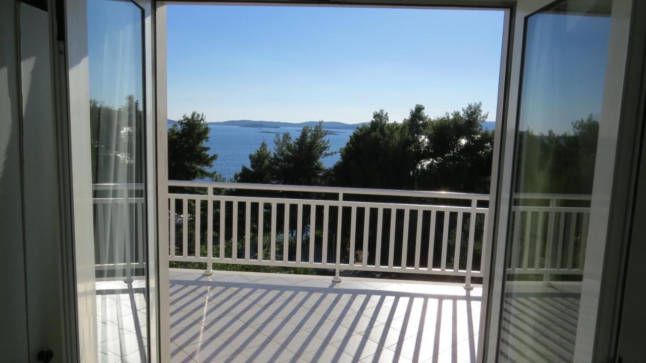 Beachfront Apartments Vala With A Swimming Pool أوروبيتش المظهر الخارجي الصورة