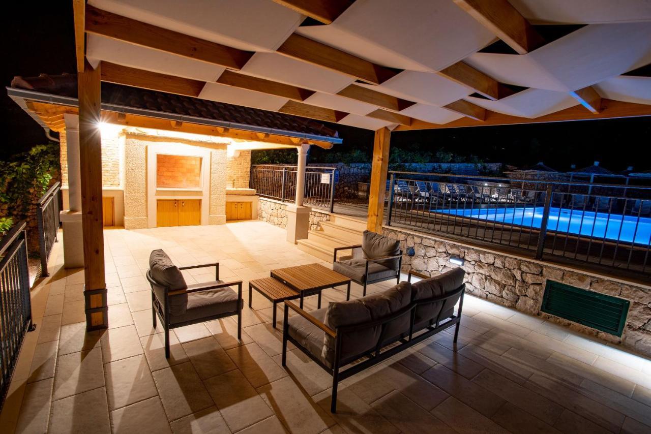 Beachfront Apartments Vala With A Swimming Pool أوروبيتش المظهر الخارجي الصورة