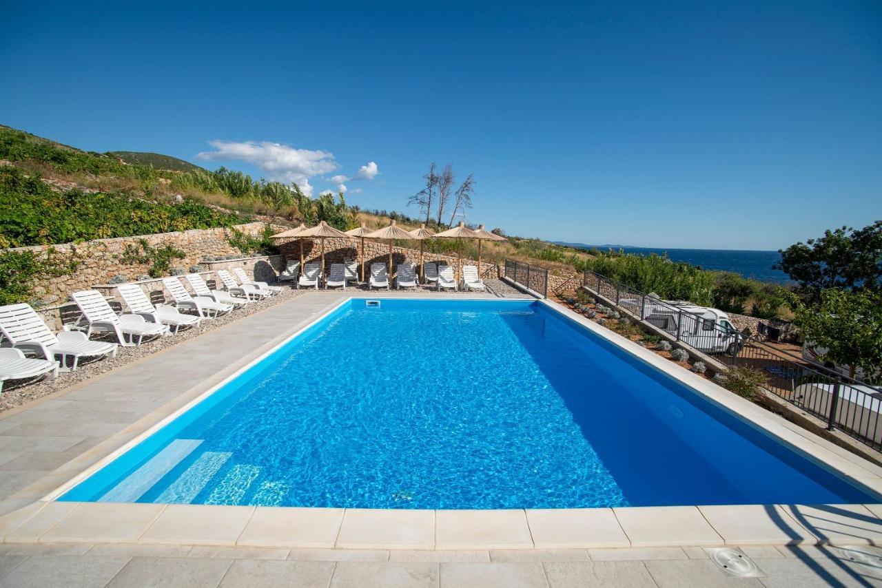 Beachfront Apartments Vala With A Swimming Pool أوروبيتش المظهر الخارجي الصورة